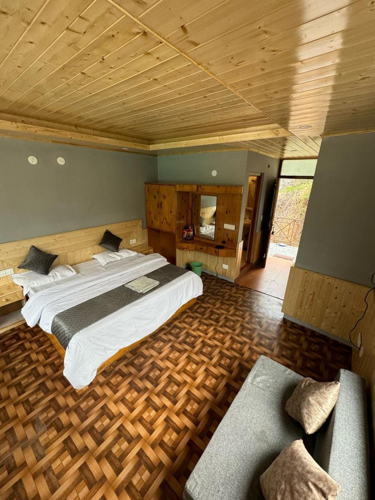 The Mad King'S House & Cafe Hotel Manali  Exterior photo