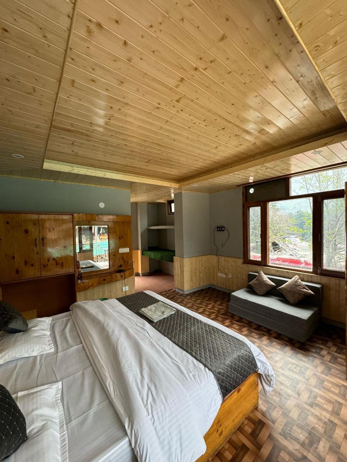 The Mad King'S House & Cafe Hotel Manali  Exterior photo